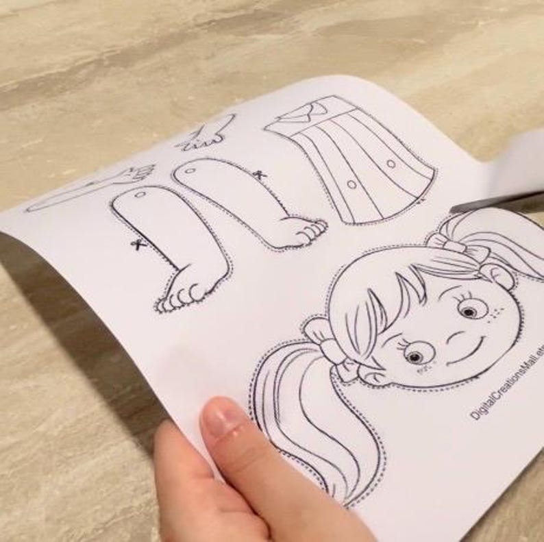 Puede incluir: Mu&ntilde;eca de papel imprimible con cabeza, cuerpo, brazos y piernas de ni&ntilde;a. La mu&ntilde;eca est&aacute; lista para ser coloreada.