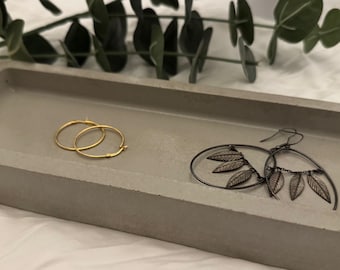 Handmade Concrete Jewelry Tray: Modern Minimalist Catchall