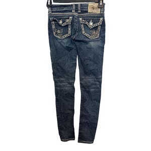 Vaqueros ajustados con adornos de rosas de L.A. Idol, talla 0 W26 L31, denim desgastado