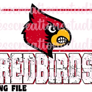 Op de afbeelding: Een rode kardinaal met een gele snavel en boze ogen. De vogel bevindt zich boven het woord "REDBIRDS" in witte letters met een verweerde uitstraling. Het woord "PNG FILE" bevindt zich onder de afbeelding.