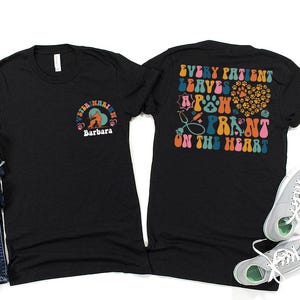 Elke patiënt laat pootafdruk achter op het hart, shirt dierenarts met aangepaste naam, schattig shirt dierenarts, shirt dierenartsschool, cadeau dierenarts