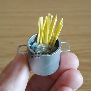 1:12 scale Dollhouse miniature Bubbling boiling pot of Linguine pasta / miniature Italian food prep / OOAK