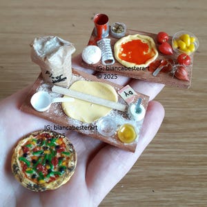 3pc - 1:12 scale Dollhouse miniature vegetarian pizza preparation boards and pizza / miniature food / miniature Italian cuisine