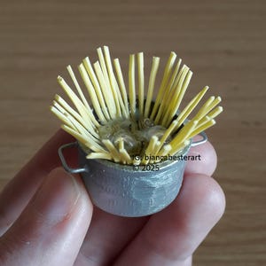 1:12 scale Bubbling pot of Linguine / Dollhouse miniature boiling pot of pasta / Italian cuisine / Italian food / Pasta preparation / OOAK