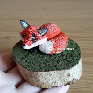 Red fox - Polymer clay sculpture / Handmade miniature / fox Desk pal / fox Desk friend / Paperweight / Figurine / Ornament / Diorama / OOAK