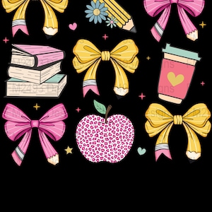 Pode incluir: Um fundo preto com ilustrações coloridas de temática escolar. Há laços amarelos e rosa, um lápis, uma pilha de livros, uma xícara de café, uma maçã rosa com estampa de leopardo e estrelas.