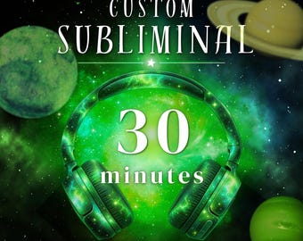 Può includere: Cuffie over-ear con motivo a galassia verde che riportano il testo CUSTOM SUBLIMINAL e 30 minutes. Lo sfondo mostra una vibrante nebulosa verde, un pianeta con anelli e una piccola sfera verde su uno spazio stellato scuro.