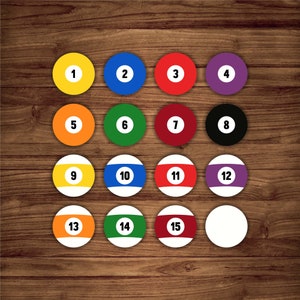 Puede incluir: Un juego de 15 bolas de billar, numeradas del 1 al 15, dispuestas en una cuadrícula sobre una superficie de madera. Las bolas son de varios colores, incluyendo rojo, amarillo, azul, verde y morado.