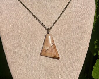 Grand Collier Pendentif Triangle En Jaspe Naturel Kambaba – Unisexe