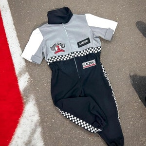子供用カスタム名前と番号付きグレーレーシングスーツ誕生日コスチューム衣装、幼児レーサージャンプスーツパーソナライズレーサーカードライバーコスチューム誕生日