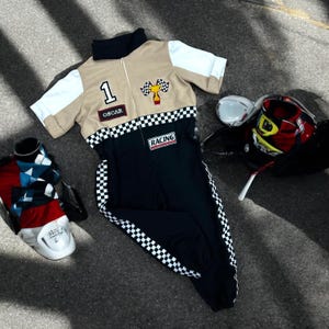 Traje de carreras beige con nombre y número personalizados para niños, disfraz de cumpleaños, mono de corredor para niños pequeños, disfraz de conductor de automóvil de carreras personalizado para cumpleaños