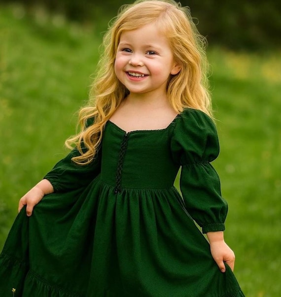 girls green medieval dress Renaissance Dress, Renaissance Costume, Kids Costume, Medieval Clothing, Girls Dresses, Linen Clothing, Flower Girl, Historical Clothing