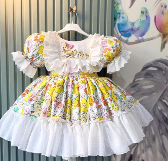 Broderies jaune canard Robe de fête d'anniversaire de style