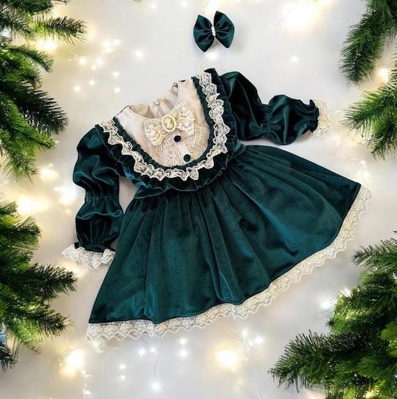 Girl Luxury Velvet Green Christmas Dress, Vintage Kids Christmas Outfit Look. Girl Christmas Eve Outfit, Holiday Look