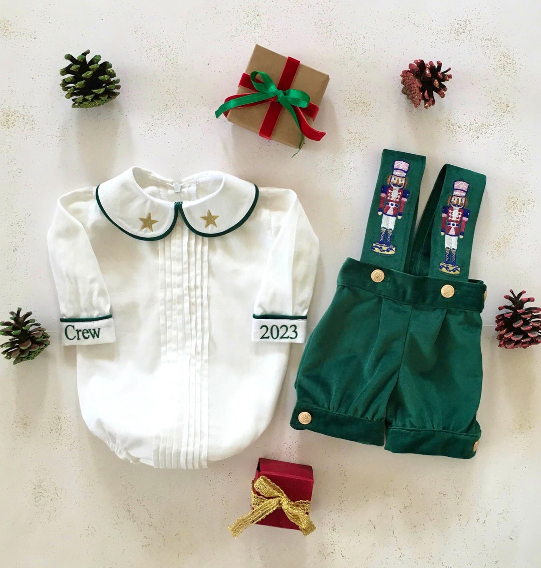 Roupa de Natal quebra-nozes de veludo verde para bebê menino - Main Image