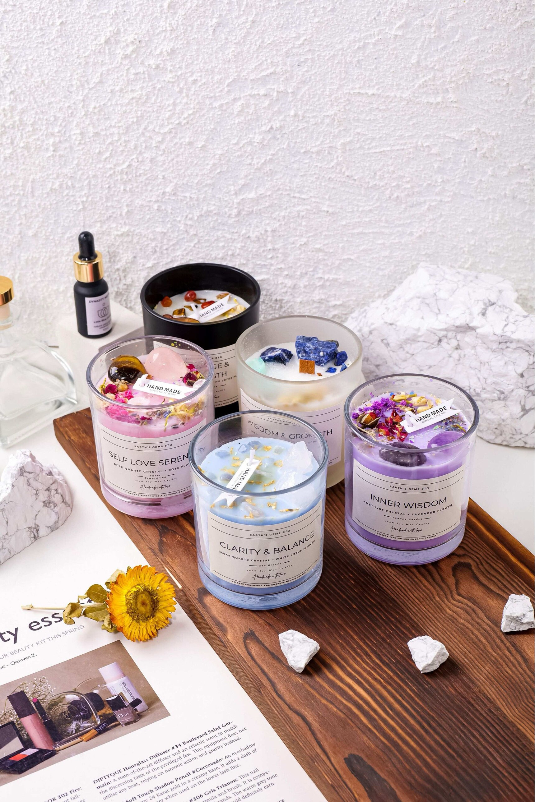 Candle with crystal stones, Candle gift best gift for women Valentine's Day , Scented Aromatherapy Candle, Intention Candle w dried flowers