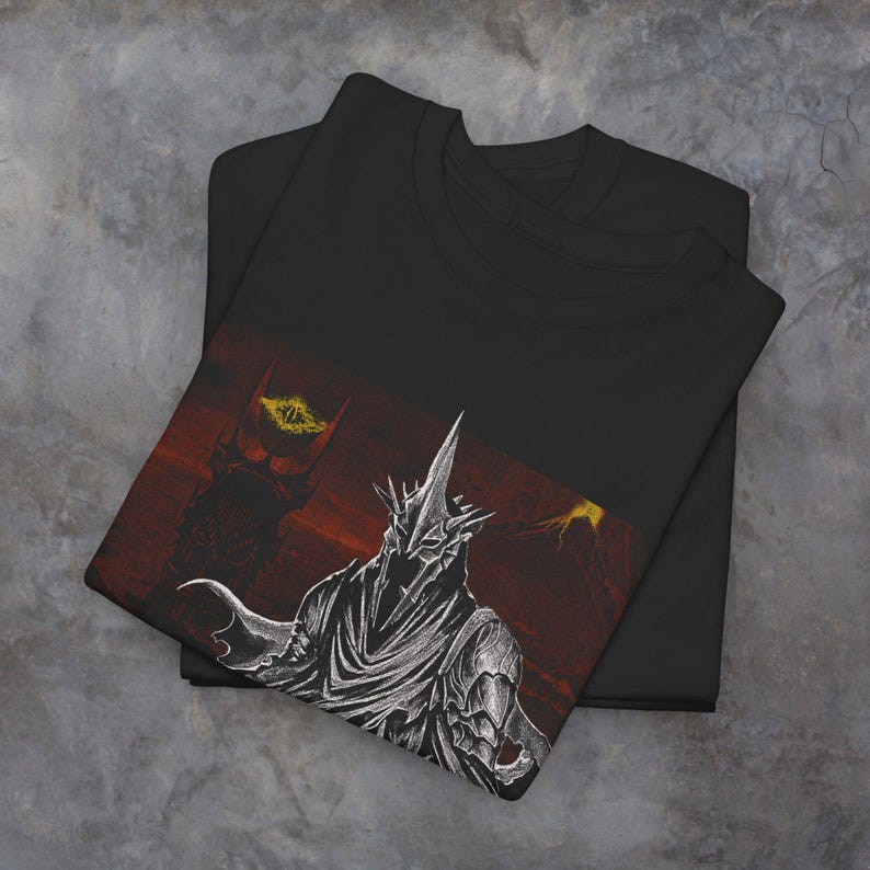 Hexenkönig von Angmar Unisex T-Shirt aus schwerer Baumwolle, Herr der Ringe Shirt, Freizeitkleidung, Geschenk für Fiction-Liebhaber, einzigartiges grafisches T-Shirt Bild 2