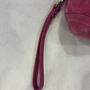 womens pink suede coach wristlet bag zdjęcie 2