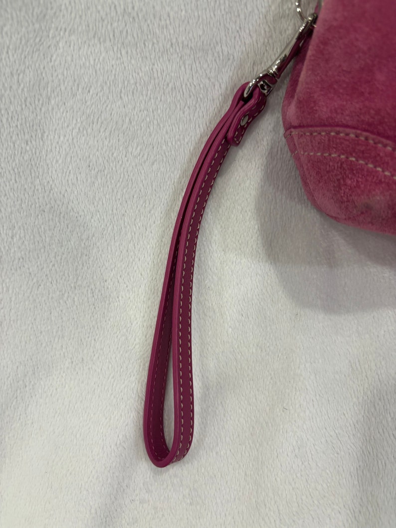 womens pink suede coach wristlet bag zdjęcie 2