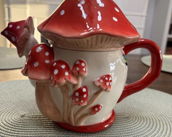 Vintage ceramic blue sky heather goldminc mushroom teapot holds 3 1/2 cups