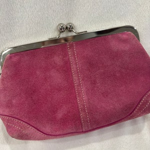 womens pink suede coach wristlet bag zdjęcie 1