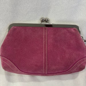 womens pink suede coach wristlet bag zdjęcie 4