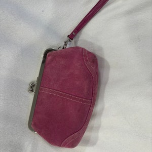 womens pink suede coach wristlet bag zdjęcie 3