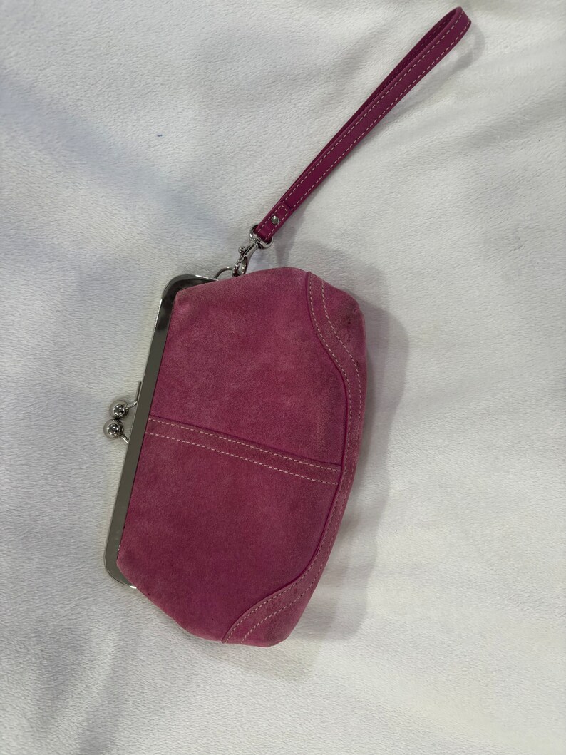 womens pink suede coach wristlet bag zdjęcie 3