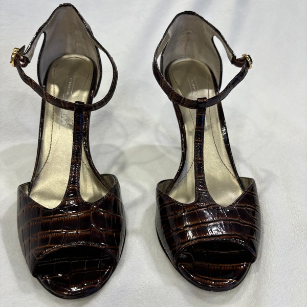 Women’s vintage brown leather t-strap heels by Circa Joan & David 6 1/2