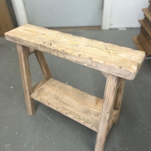 Banc skinny inspiré vintage, banc avec rangement pour chaussures, bois patiné, banc rustique, décoration d'intérieur, banc antique primitif, banc avec étagère