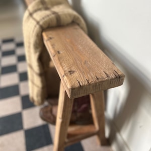 Banc skinny inspiré vintage, banc avec rangement pour chaussures, bois patiné, banc rustique, décoration d'intérieur, banc antique primitif, banc avec étagère