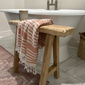 Banco estrecho de inspiración vintage, 24 x 5,5, madera desgastada, banco rústico, decoración del hogar, banco antiguo primitivo, taburete de baño, banco de fideos