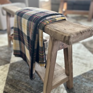 Banc skinny inspiré vintage, banc avec rangement pour chaussures, bois patiné, banc rustique, décoration d'intérieur, banc antique primitif, banc avec étagère