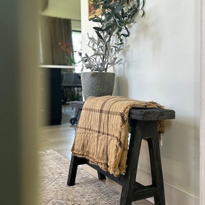 Banco de madera desgastada artesanal, estilo antiguo primitivo, 30 x 20 x 7,25