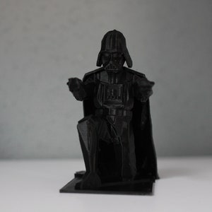 3D Printed Darth Vader Pen Holder The Dark Side of Desk Organization Bild 4