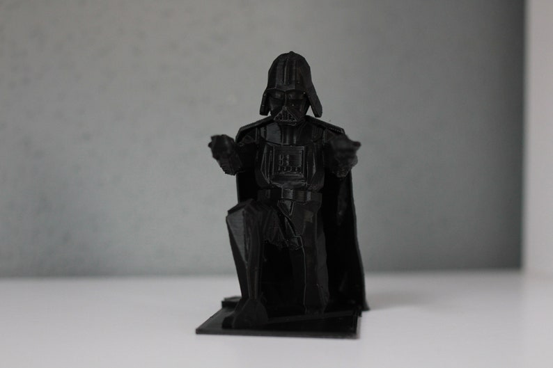 3D Printed Darth Vader Pen Holder The Dark Side of Desk Organization Bild 4