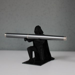 3D Printed Darth Vader Pen Holder The Dark Side of Desk Organization Bild 2