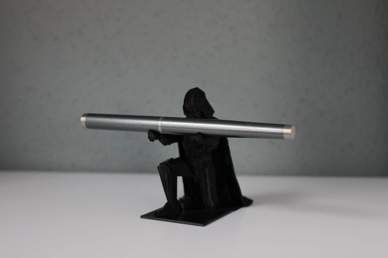 3D Printed Darth Vader Pen Holder The Dark Side of Desk Organization Bild 2