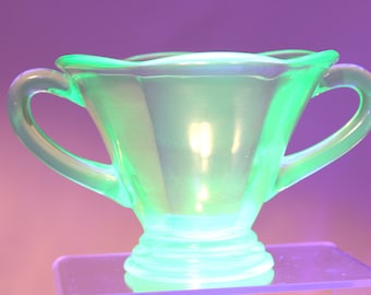 Vintage uranium Vaseline green glass sugar bowl with scalloped rim and 2 handles