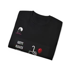 Kitty flyter också! Pennywise Hello Kitty T-shirt! Av TheSlayBoyHauntedMansion bild 3