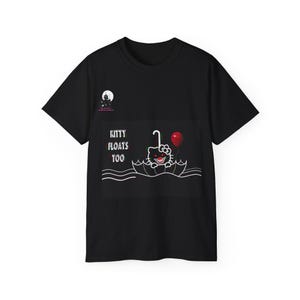 Kitty flyter också! Pennywise Hello Kitty T-shirt! Av TheSlayBoyHauntedMansion bild 1