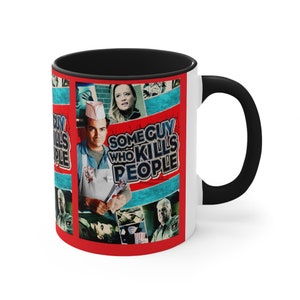 Some Guy Who Kills People director de cine de terror de comedia oscura Jack Perez Kevin Corrigan taza de café con acento de culto, 11 oz
