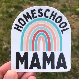 Adesivo de vinil arco-íris para mãe que educa em casa | Mãe que educa em casa | Ideia de presente para mãe | Presente de Dia das Mães | Adesivo fofo | Garrafa de água, laptop, diário