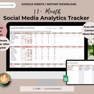 Könnte beinhalten: Ein digitaler Social-Media-Analytik-Tracker, der auf einem Computermonitor und Tablet angezeigt wird. Die Tabelle enthält eine 12-Monats-Übersicht mit anpassbaren Registerkarten. Das Bild zeigt auch eine Kaffeetasse, Blumen und eine Geschenkbox.