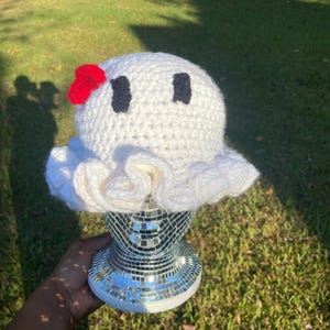 White Crochet ruffle hat with bow