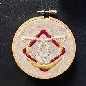 Dromenvanger Officieel kleurenlogo kruissteekborduurwerk