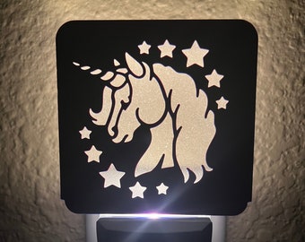 Veilleuse LED enfichable licorne avec capteur de lumière, veilleuse pour chambre de bébé ou enfant, décoration licorne, veilleuse étoile magique licorne