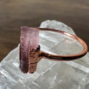 Copper ring with tiny tourmaline / gemstone jewelry/ crystal ring/ pink tourmaline/ green tourmaline/ tourmaline ring/ boho/ gift for her