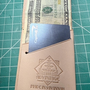 Cartera Lucas – Cartera minimalista de cuero hecha a mano para hombre – Tarjetero delgado – Rústico plegable – AdVintage Hecho en Savannah
