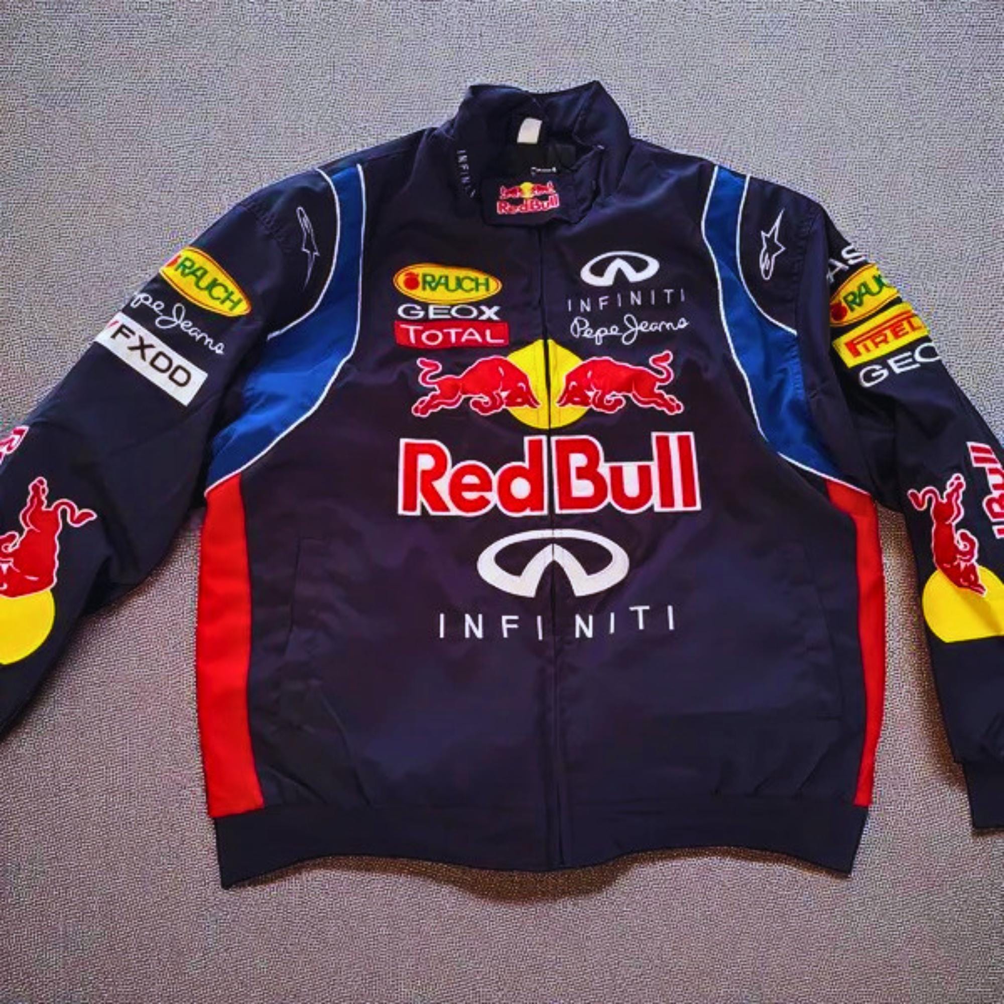 Red Bull 刺繍ロゴ ジャケット 新品未使用　 Lサイズ 希少 サイズL☆RED BULL レッドブル ロゴ刺繍 レーシング